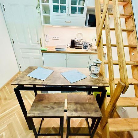 Cozy Design Homestay With Terrace Prague Exterior photo
